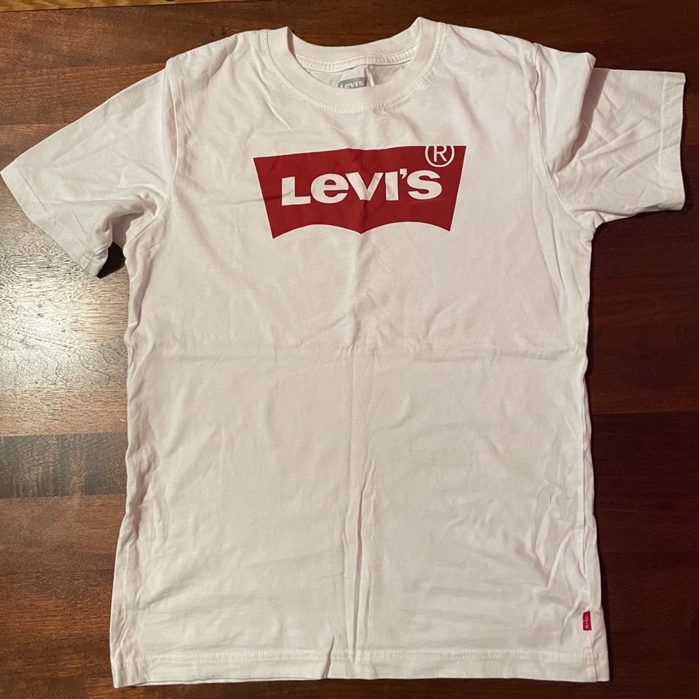 Boys Levis T shirt (L)